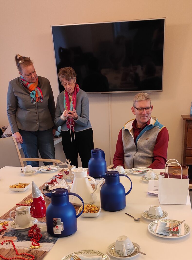 Mitglieder der Landesgruppe Hannover im Henriettenstift